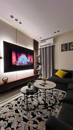 Et tv og/eller underholdning på Luxury Modern Apartment