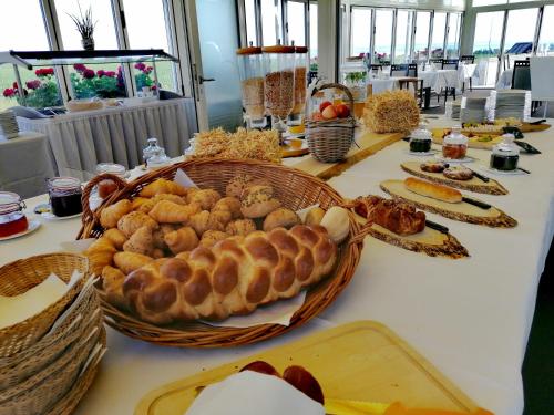 Jídlo v hotelu nebo okolí