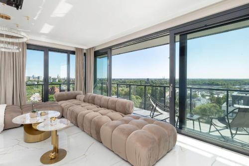 Dazzling Apartment in Szczecin with Parking, 3 Bedrooms and 2 Bathrooms by Renters Prestige
