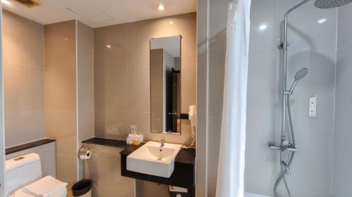 Koupelna v ubytování C Hotel Bangna