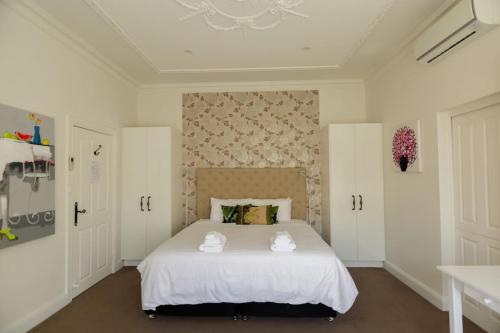 a bedroom with a bed with two towels on it at Chateau Yaldara House in Lyndoch