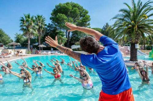 ZEcamping 3 étoiles avec parc aquatique - 3km des plages