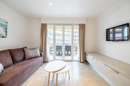 Modern Apartment a c 1BR-4P With balcony