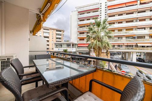 Modern Apartment a c 1BR-4P With balcony