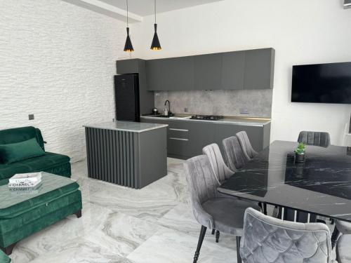 TV a/nebo společenská místnost v ubytování Sea Key Villa