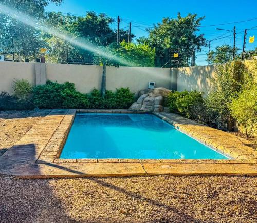 Hồ bơi trong/gần TRS Apartments