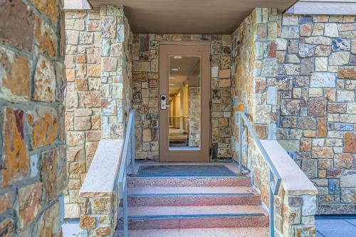 Φωτογραφία από το άλμπουμ του 2747 Slopeside studio σε Snake River Health Services Incorporated Heliport