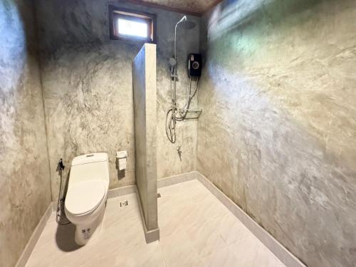 Salle de bains dans l'établissement Painon Resort KohLanta