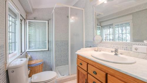 Koupelna v ubytování Finca Jaralta Carmen by Ruralidays