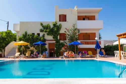 Bazén v ubytování Ideal Hotel nebo v jeho okolí