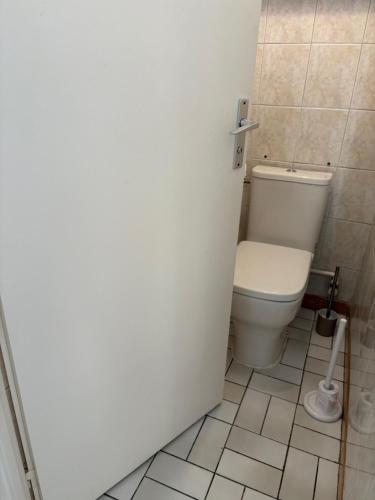 chambre double de luxe indépendante au rez de chaussée, parking