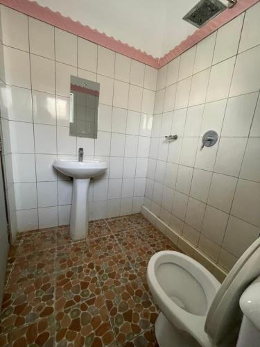 Ένα μπάνιο στο Coast comfort service lounge