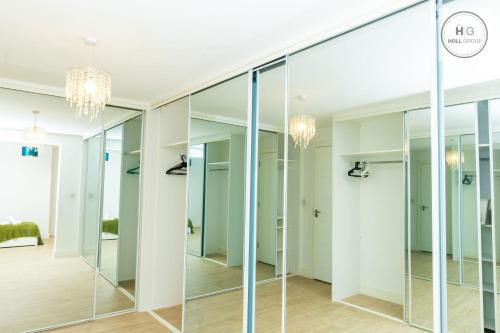 Ảnh trong thư viện ảnh của Spacious 5-Bed Apartment for Groups · Free Parking ở Birmingham