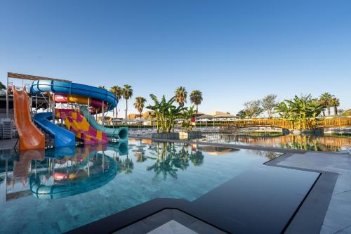 Bazén v ubytování Luna Vista Hotel Belek nebo v jeho okolí