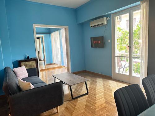 Urban Acropolis Apartment With Fast internet