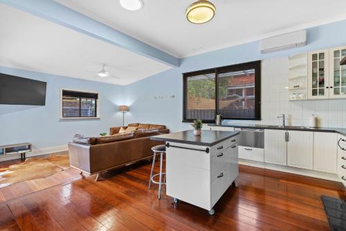 Gallery image of South Freo Bungalow - Hidden Spa Bath in South Fremantle
