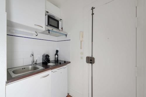Kuchyň nebo kuchyňský kout v ubytování Elegant Studio 2P – Paris 14