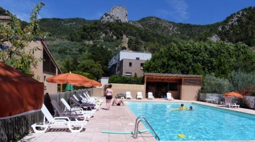ZEcamping 3 familial animaux acceptés bar piscine et soirées animées