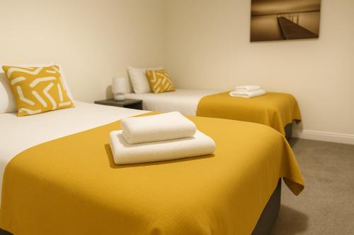 Bright 3BR Home 6 Guests ideal for Contractors客房内的一张或多张床位