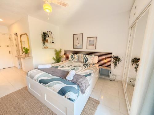 Costa Azul Studio with Pool