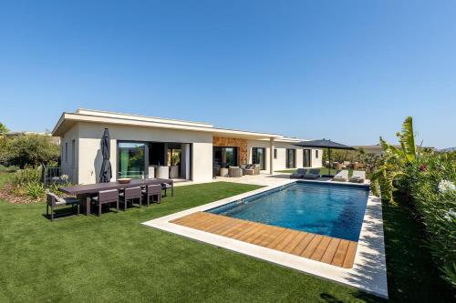 Faro Luxury Home with Heated Pool and Garden