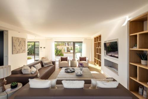 Faro Luxury Home with Heated Pool and Garden