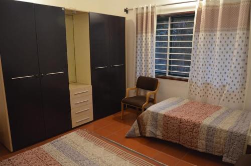 Giường trong phòng chung tại Under the Tamarind