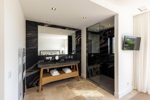 Faro Luxury Home with Heated Pool and Garden
