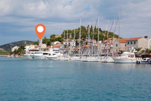 Apartments Tribunj Mali mago