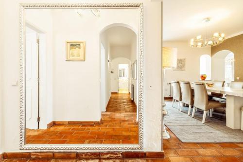 Fotografie z fotogalerie ubytování Lovely Very Private Villa with Beautiful Gardens v destinaci Guia