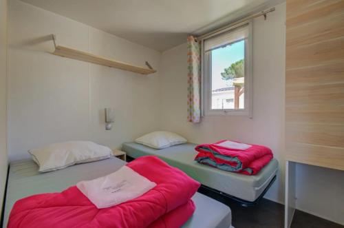 Voodi või voodid majutusasutuse Camping 4 étoiles - Piscine - ccbbecd toas