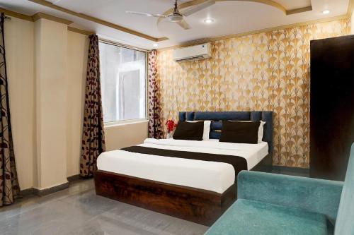 Giường trong phòng chung tại Townhouse Haridwar Near Har Ki Pauri