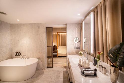 Koupelna v ubytování The Park Chennai