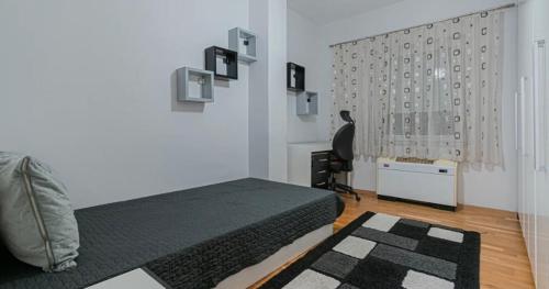 Giường trong phòng chung tại Bright & Cozy Getaway