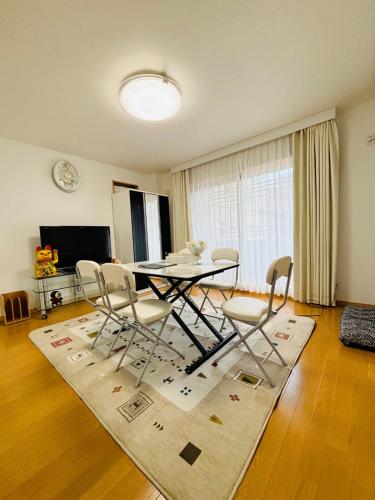 3 min direct to Umeda10 min to Nihonbashi, direct access to Kyoto line, Kobe line, Takarazuka line, convenient transportation, 14 people can use the private bathroom
