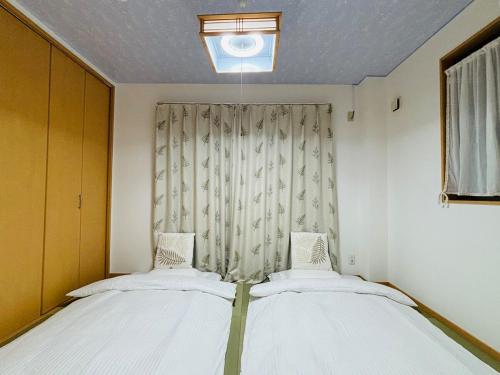 3 min direct to Umeda10 min to Nihonbashi, direct access to Kyoto line, Kobe line, Takarazuka line, convenient transportation, 14 people can use the private bathroom
