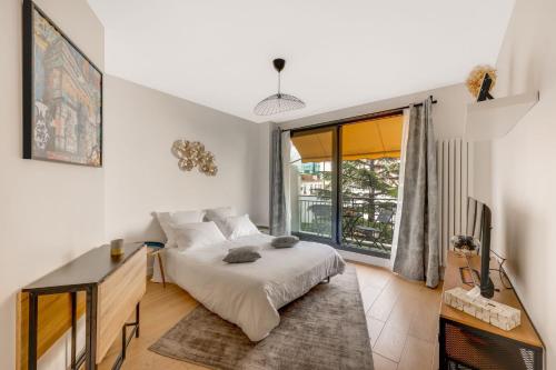 a bedroom with a bed and a large window at Espace Champerret - 1 Bedroom 4 people in Levallois-Perret