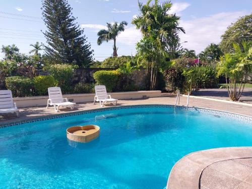 Bassein majutusasutuses Reef Utopia Tobago või selle lähedal