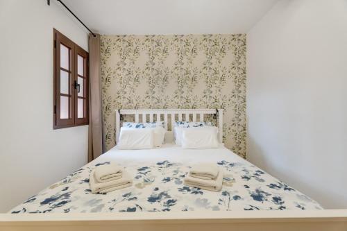 a bedroom with a bed with towels on it at Feel The Sun In Tenerife in Costa Del Silencio