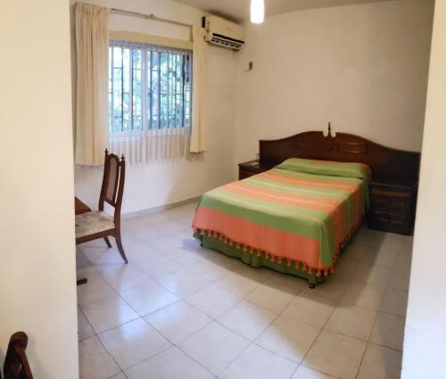 Ένα ή περισσότερα κρεβάτια σε δωμάτιο στο 2 BR HO double studio with AC in Residencial Campestre