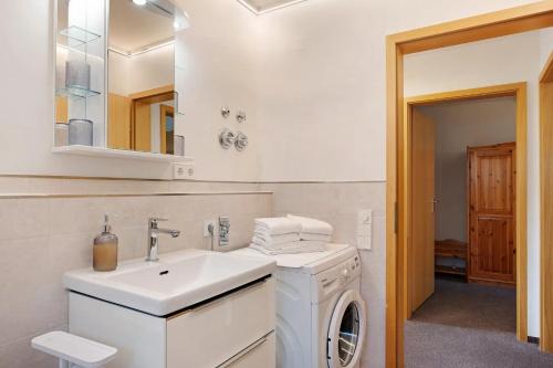 Ένα μπάνιο στο Fehrienwohnung Lotti