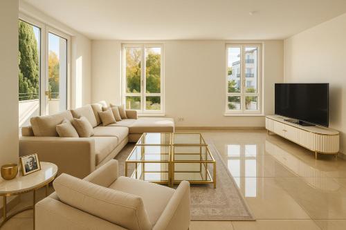 een woonkamer met een bank en een tv bij Luxury Mosel Panorama Apartment in Koblenz