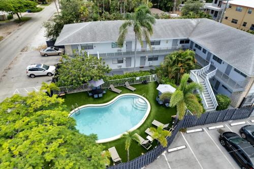 an aerial view of a house with a swimming pool at Holiday Park Apartments by Lowkl in Fort Lauderdale