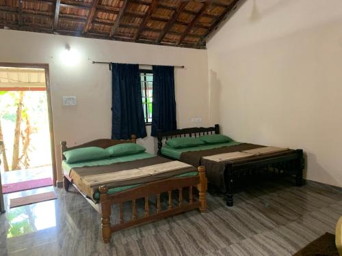 En eller flere senge i et værelse på Vilanee Retreat