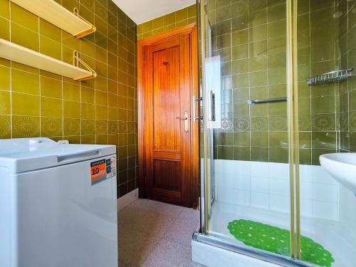 Et badeværelse på Apartamento Canet de Mar Playa, Costa de Barcelona