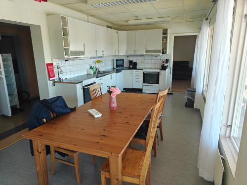 Η κουζίνα ή μικρή κουζίνα στο Hasselvägen 1