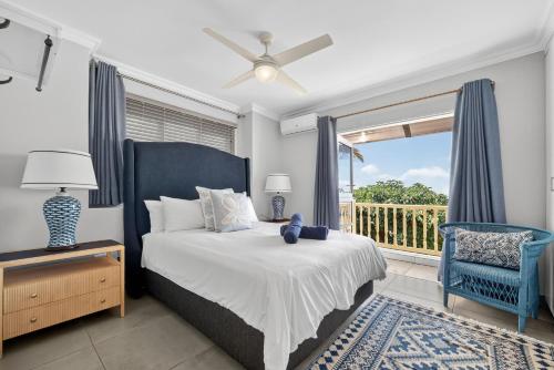 Postel nebo postele na pokoji v ubytování S3nsational Paros-Luxury steps away from the beach