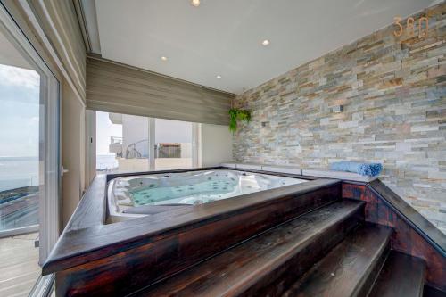 Φωτογραφία από το άλμπουμ του Mediterranean Luxury Stay with Sea Views & Jacuzzi by 360 Estates σε Xgħajra