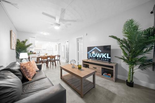 a living room with a couch and a table at Holiday Park Apartments by Lowkl in Fort Lauderdale