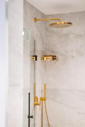 NOVITA Hotel Sofia FREE UNDERGROUND PARKING — Bathroom